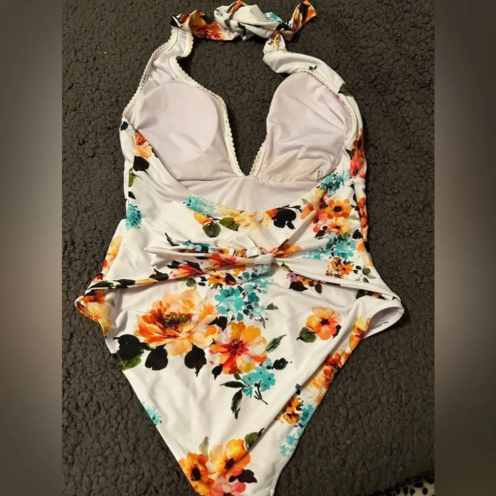 COPY - Floral halter top one piece swimsuit - Picture 3 of 3
